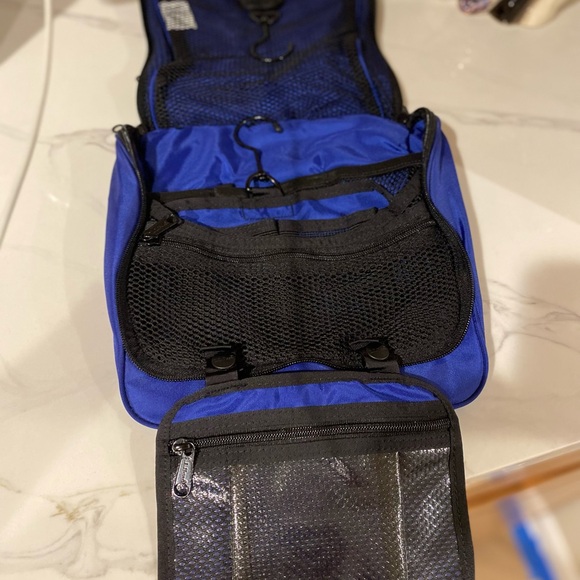 LL Bean Hanging Toiletry Bag - Picture 3 of 7